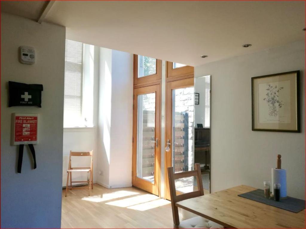 Central Mezzanine Apartment In Historic School Edinburgh Luaran gambar