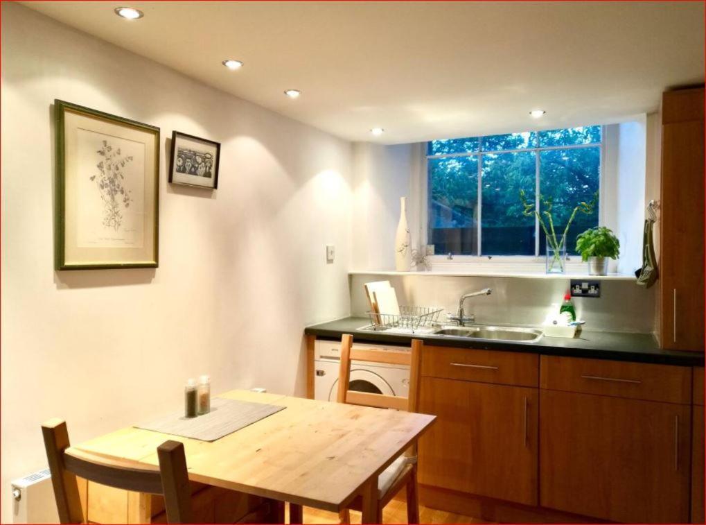 Central Mezzanine Apartment In Historic School Edinburgh Luaran gambar