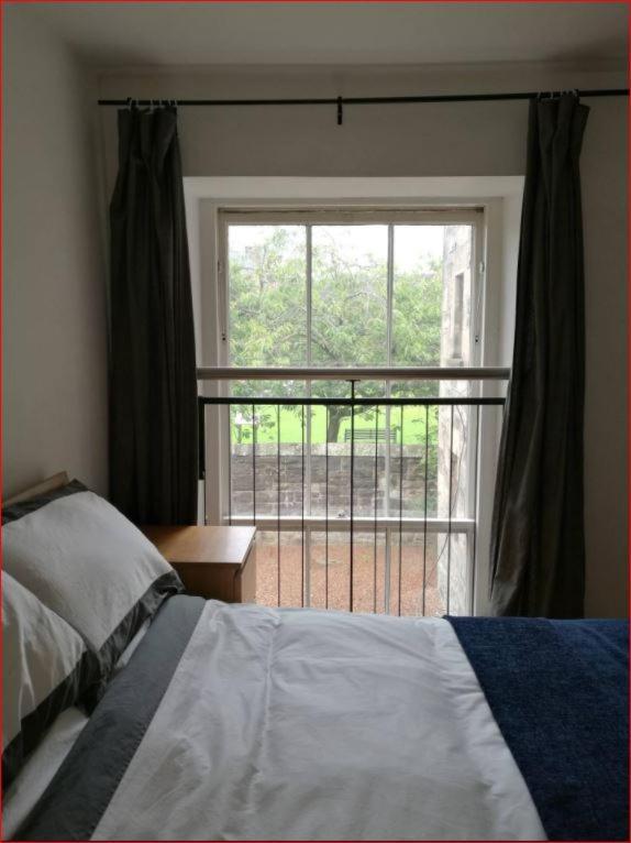 Central Mezzanine Apartment In Historic School Edinburgh Luaran gambar