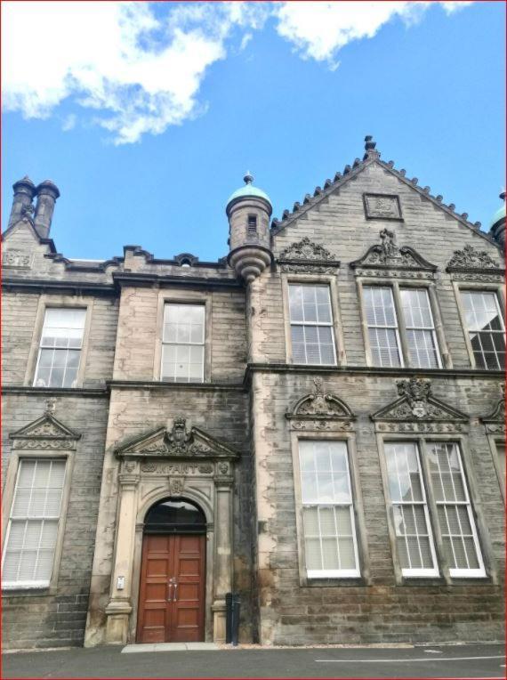 Central Mezzanine Apartment In Historic School Edinburgh Luaran gambar